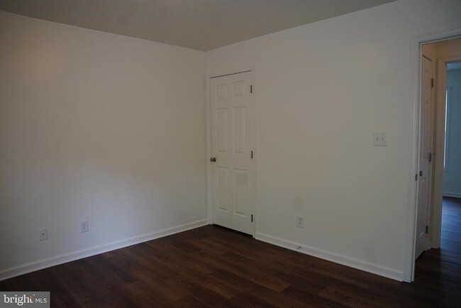 Building Photo - 104 Basin Dr