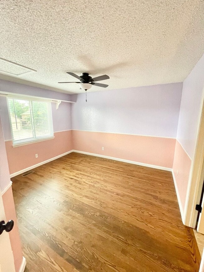 Building Photo - Large Clean Home in Aurora