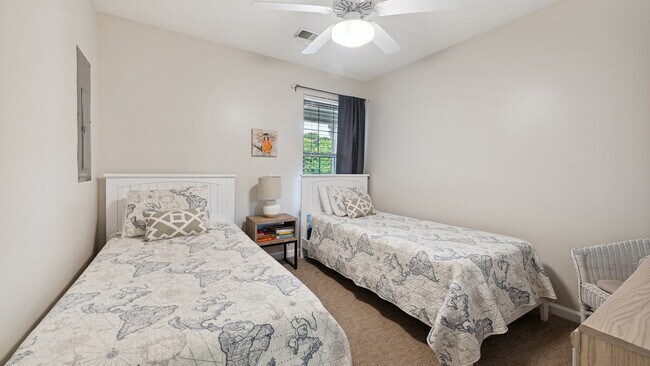 Building Photo - 562 Blue Stem Dr