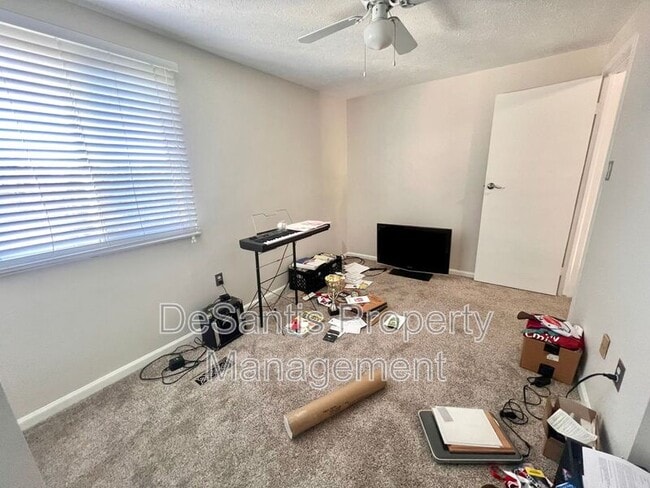 Building Photo - 406 Bonnie Brae Dr