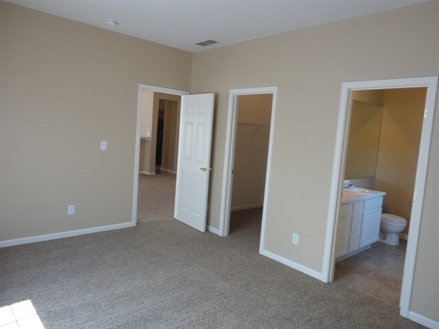 Building Photo - 9931 Lakefield Ln