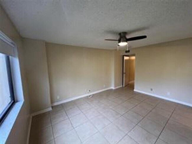 Building Photo - 8040 Hampton Blvd