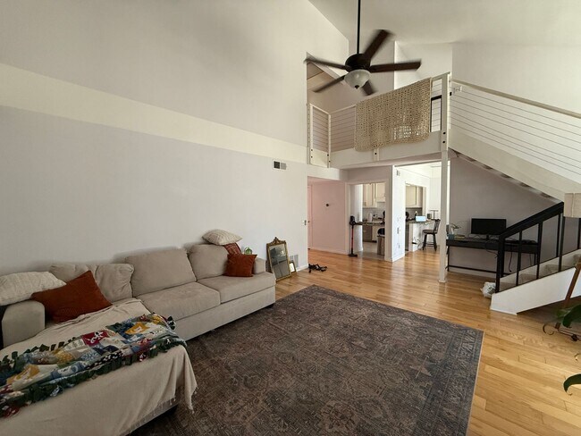 Building Photo - Beautiful 3BD/3BA Townhome in Carlsbad