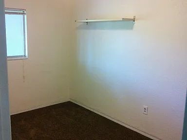 Building Photo - 1/2  Duplex - Large two bedroom with W/D hook up, Seminole FL