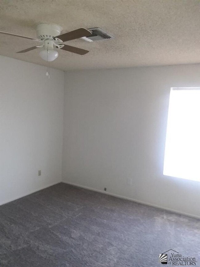 Building Photo - 833 S Avenue A