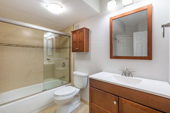 Building Photo - 2800 N Orchard St