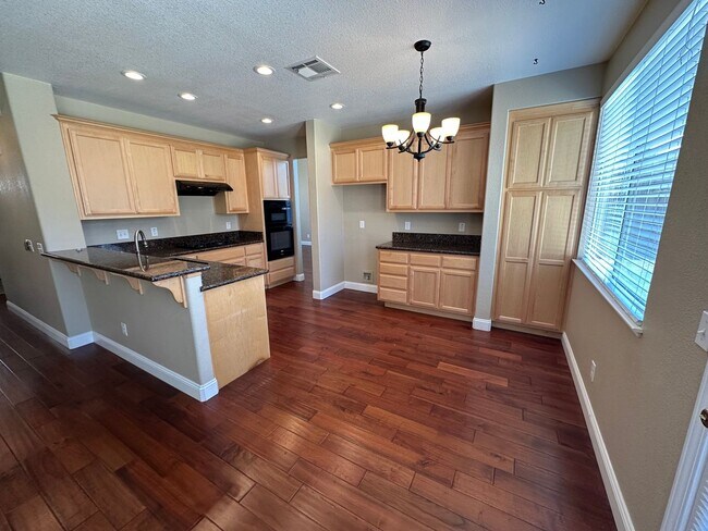 Building Photo - Beautiful Remodeled 4 Bedroom, 3 Bath Home