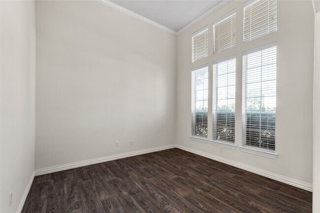 Building Photo - 11130 Fairway Dr