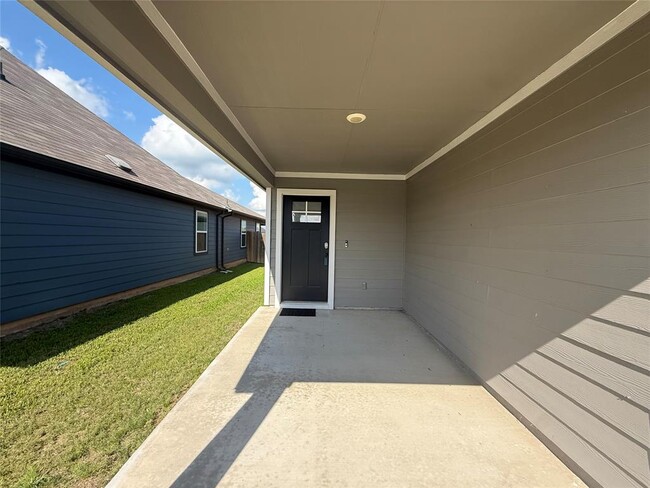 Building Photo - 235 Sweetwater Crk Ln