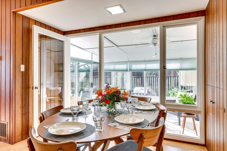 Building Photo - 218 Morning Sun Ave