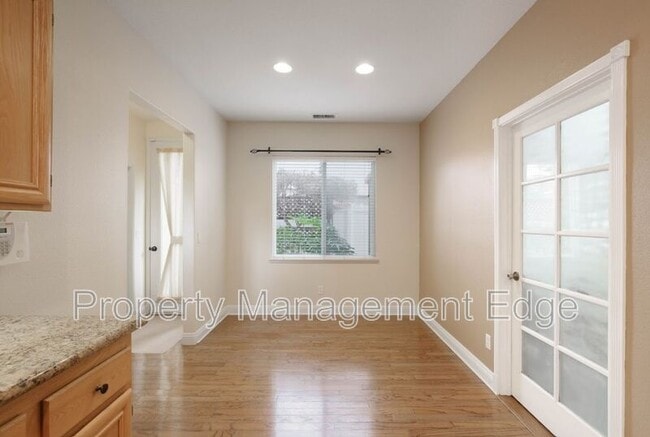 Building Photo - Birch Ct 38265