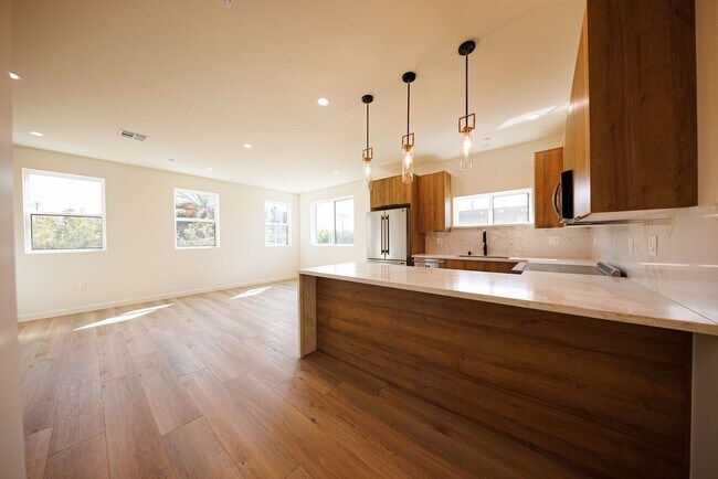 Building Photo - LUXURY in Prime Culver City