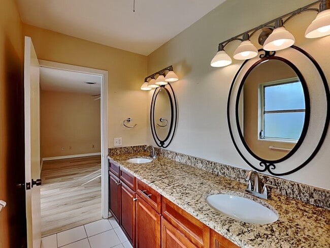 Building Photo - 2512 Sea Breeze Ct