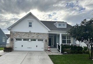 Building Photo - This beautiful home in Plantation Lakes ha...