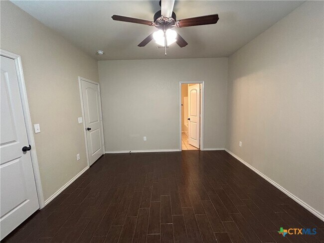 Building Photo - 692 Creekside Cir