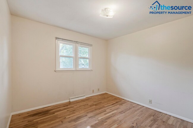 Building Photo - 3 Bedroom Brick Ranch