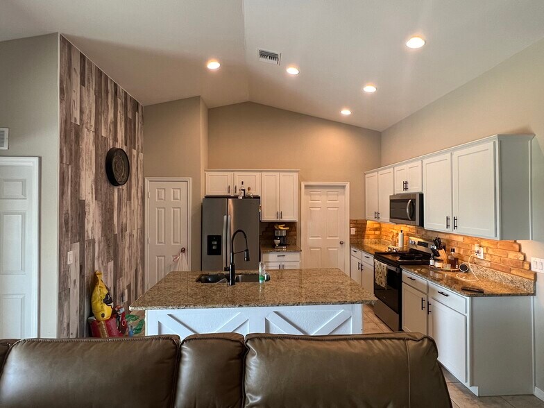 Building Photo - 2834 NW 25th Ln