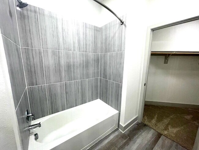 Building Photo - 2601 N Austin Ave