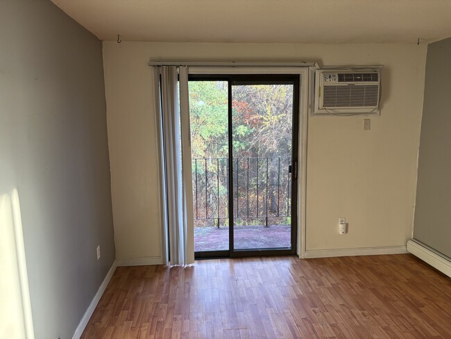 Building Photo - 1225 Bodwell Rd