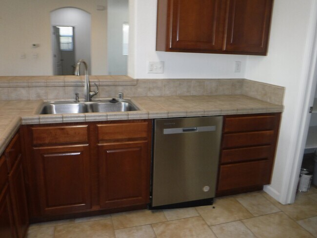 Building Photo - 1257 Kensington Dr