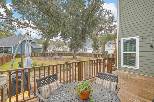 Building Photo - Spacious and updated home in Bluffs at Ash...