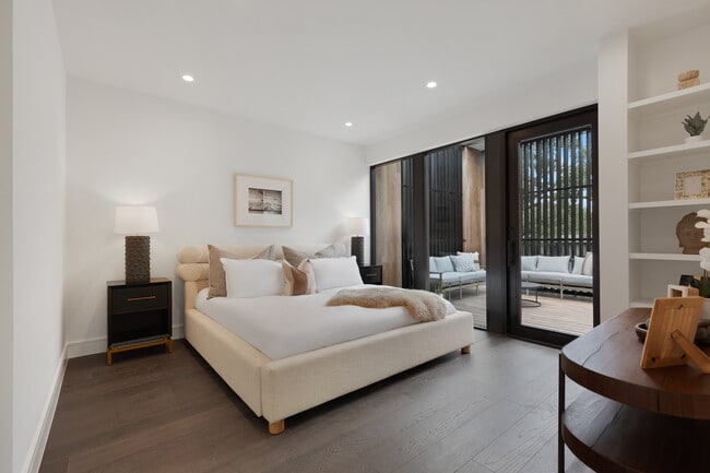 Building Photo - 2407 W 10th St