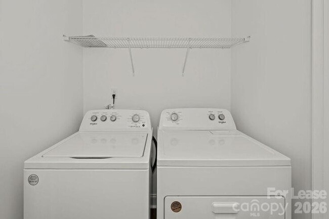 Building Photo - 1018 Fairway Green Ln