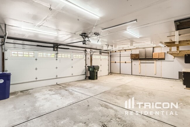 Building Photo - 1720 Westbury Dr