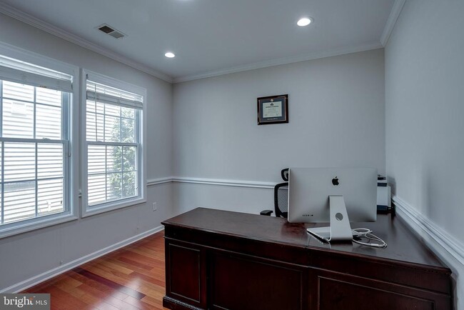 Building Photo - 66 Harness Way
