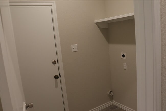 Building Photo - 9810 Arbor Oak