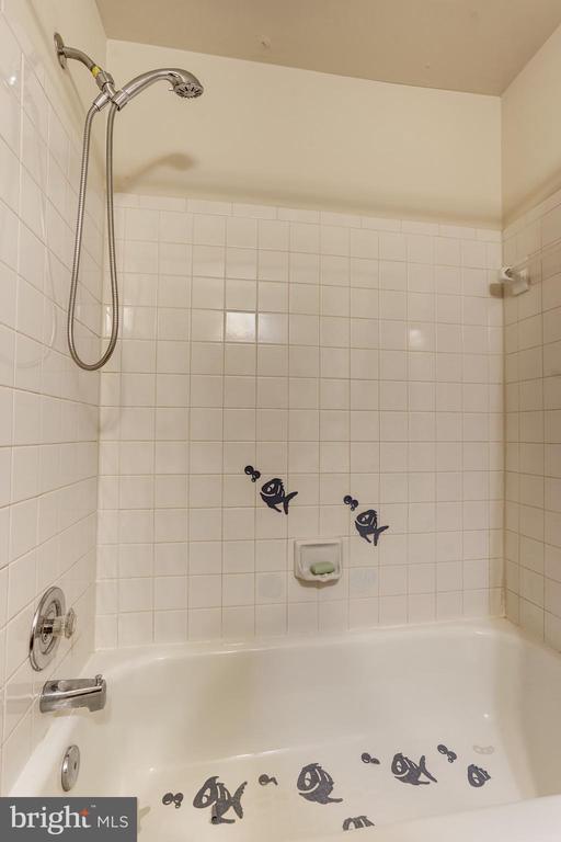 Building Photo - 5518 Sully Lake Dr