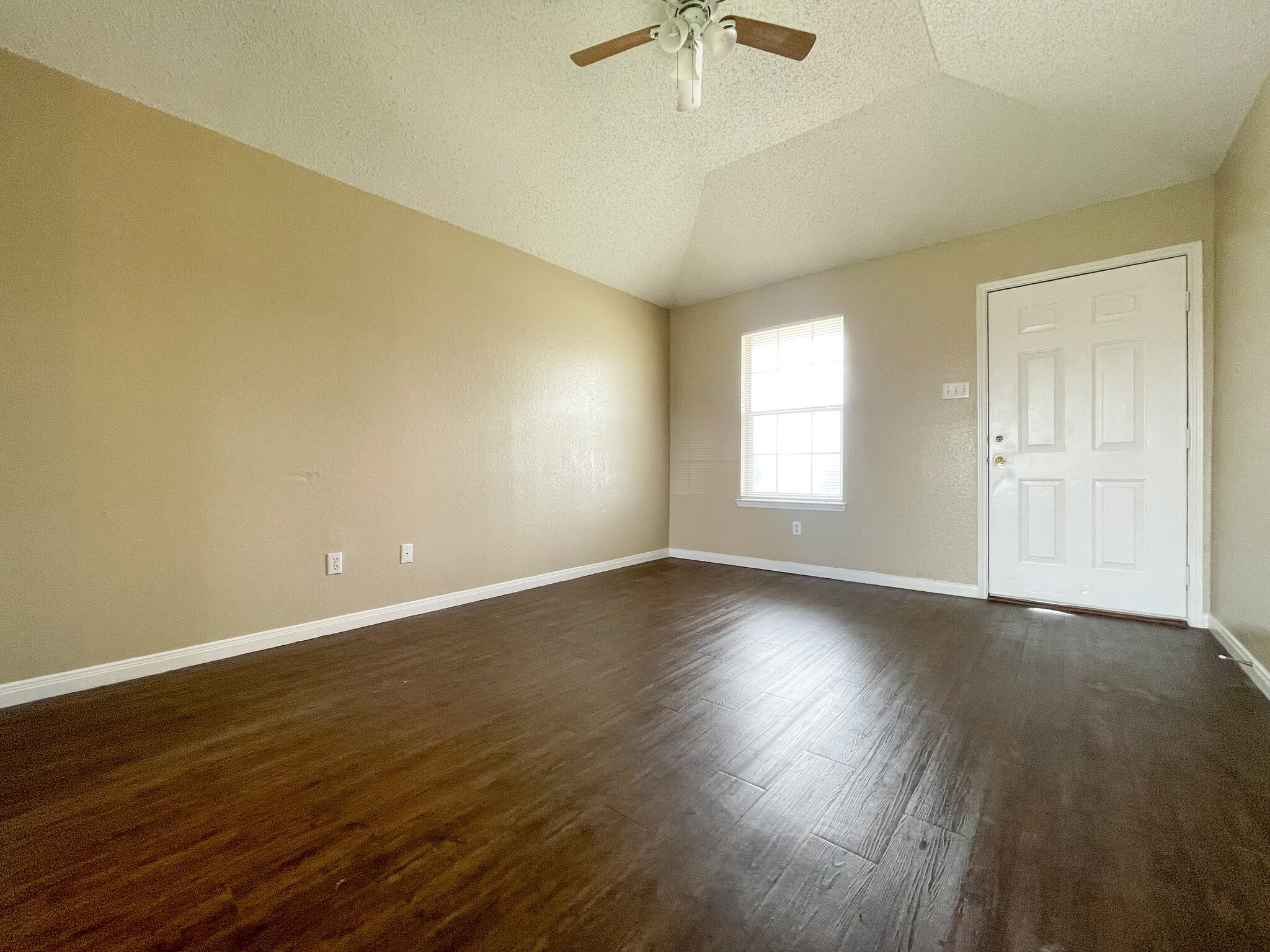 Building Photo - 115 Spring Berry Ln