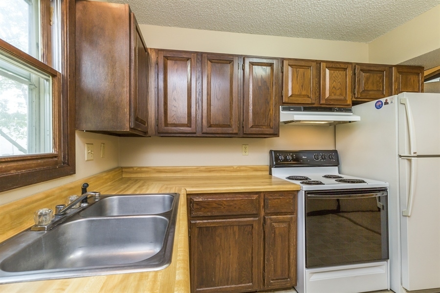 Kitchen - 1526 Linda Dr