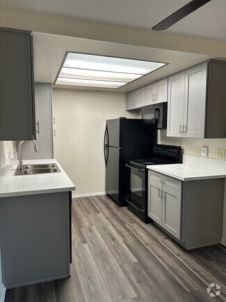 Building Photo - 10272 Black Mountain Rd