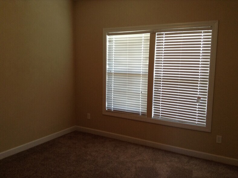 Building Photo - 9828 Rhodes Ln
