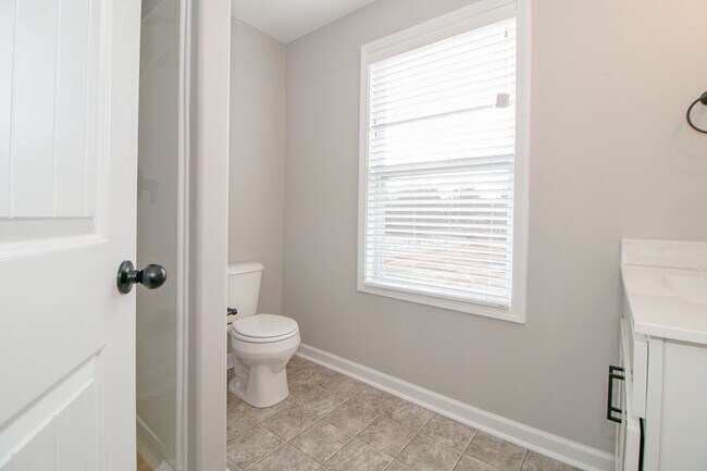 Building Photo - 1115 Hillwood Dr