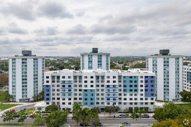 Building Photo - Brisas del Este