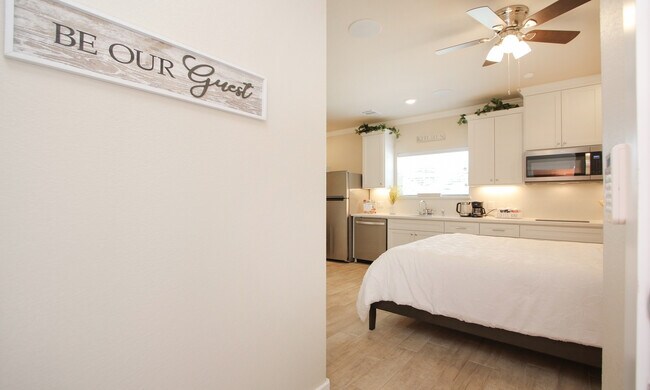 Building Photo - 3537 Mount Pleasant St