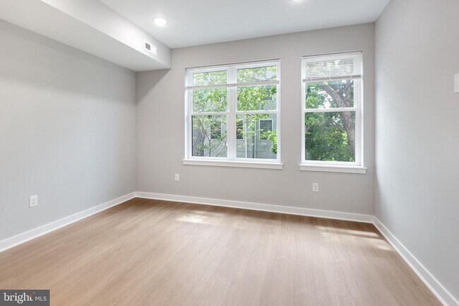 Building Photo - 2344 W Seybert St