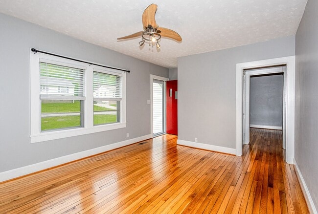 Building Photo - Cozy 2BD/2BTH in South Knoxville