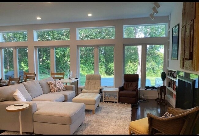 Building Photo - 25 Sturges Rd