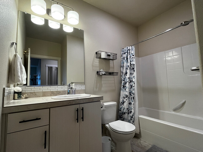 Kitchen Bathroom - 17182 SW Appledale Rd