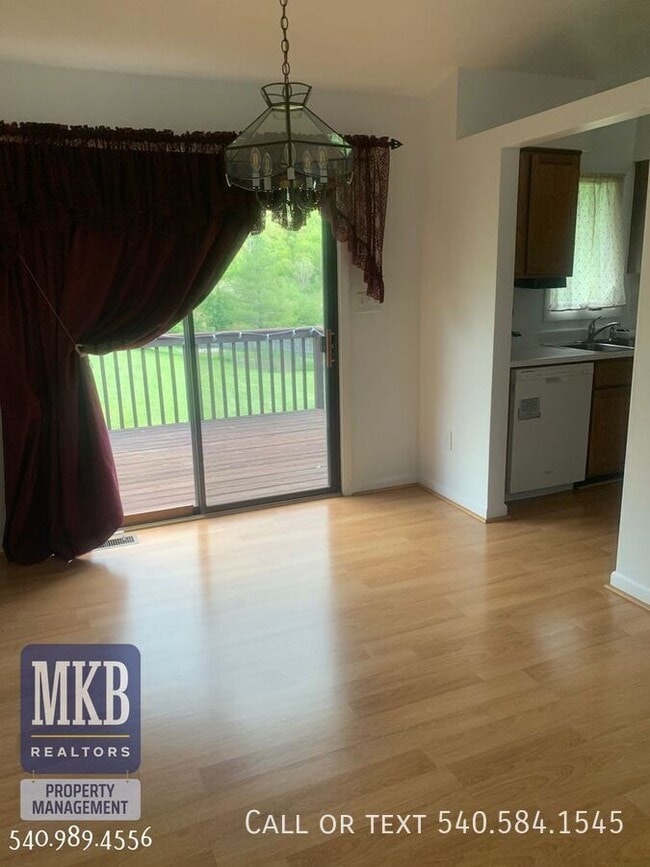 Building Photo - 7847 Forest Edge Dr