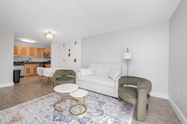 Building Photo - 4307 W Kennedy Blvd