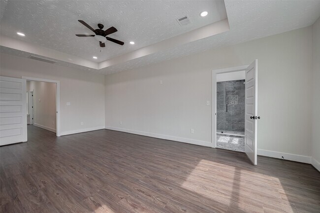 Building Photo - 2206 Hoskins Dr