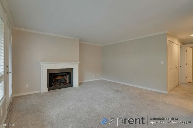 Building Photo - 1 br, 1 bath Condo - 12505 Northeast 143rd...