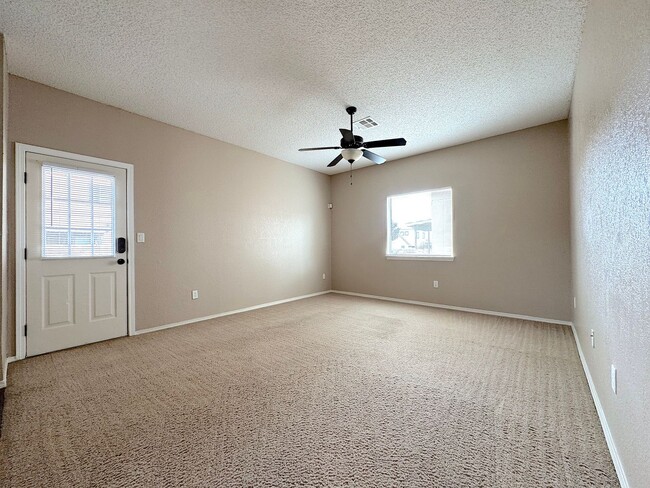 Building Photo - Sandstone Ranch Estates 3 Bed Refrig A/C!