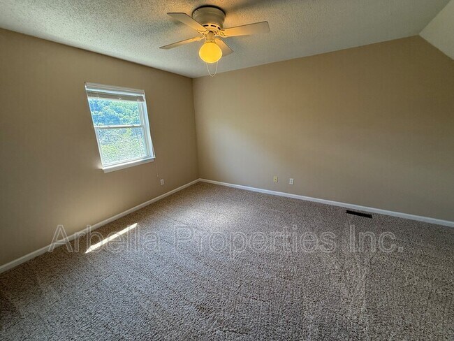 Building Photo - 263 Copper Hill Dr