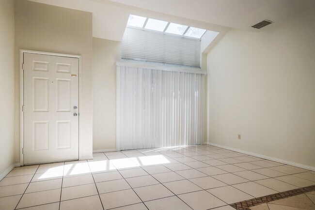 Building Photo - Rancho del Mar Townhomes Near the Temecula...