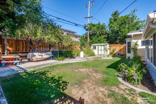 Building Photo - Turnkey Home with Natural Light & Upgrades...